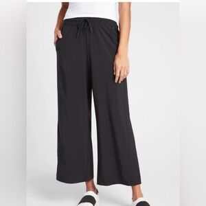 Athleta Avenue Wide Leg Crop Pant  Color-Black Size-4
